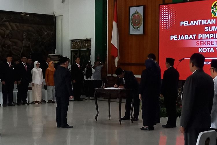 Budi Santosa Dilantik Jadi Sekda, Wali Kota Yogyakarta Pesan 