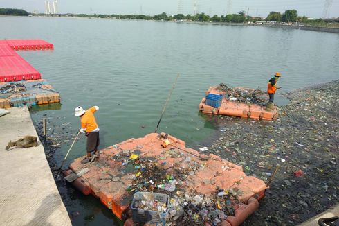 Saat Musim Hujan, Volume Sampah di Jakarta Meningkat