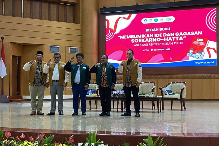 Asosiasi Rektor Merah Putih (ARMP) meluncurkan buku Membumikan Ide dan Gagasan Soekarno Hatta di Universitas Terbuka Convention Center (UTCC) pada 21 Desember 2022.