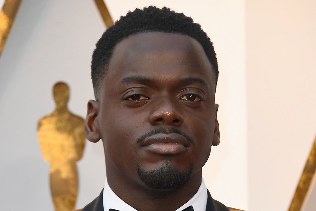 Aktor Daniel Kaluuya tiba di karpet merah Academy Awards ke-90 di Hollywood & Highland Center, Hollywood, California, Minggu (4/4/2018).