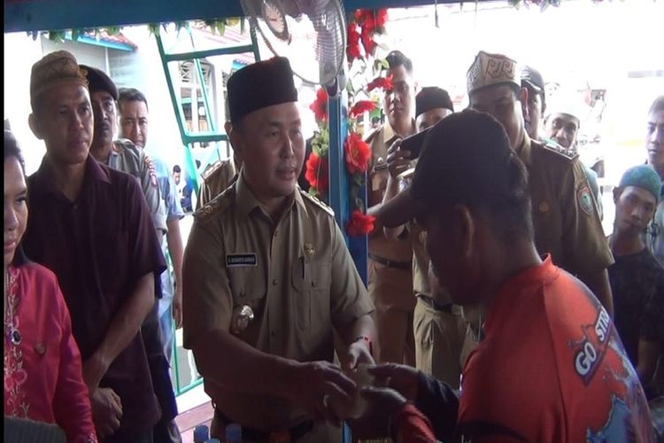 Gubernur Kalimantan Tengah, Sugianto Sabran, saat menyampaikan ucapan terimakasih kepada masyarakat yang sudah membantu proses pencarian di Pelabuhan Kereng Bengkirai