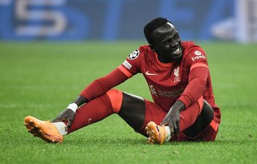 Striker Liverpool Sadio Mane bereaksi pada pertandingan babak 16 besar Liga Champions UEFA antara Inter Milan dan Liverpool di Stadion Giuseppe-Meazza (San Siro) di Milan, pada 16 Februari 2022.