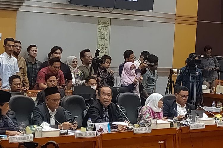 Ketua Komisi VIII DPR Ashabul Kahfi dalam rapat kerja penetapan biaya haji 2023 di Gedung DPR, Rabu (15/2/2023).