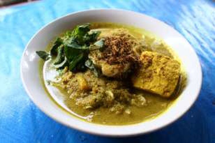 Laksa khas Bogor, merupakan hidangan berkuah kental dari santan dan parutan kelapa, dipadu 13 rempah alami yang menjadikan rasanya sungguh otentik.