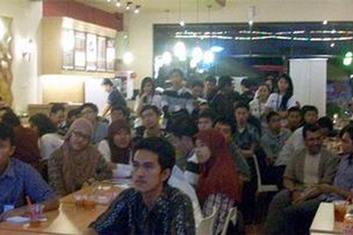Suasana roadshow Appmazinc di Double Dipps, Depok, 21 September 2012.