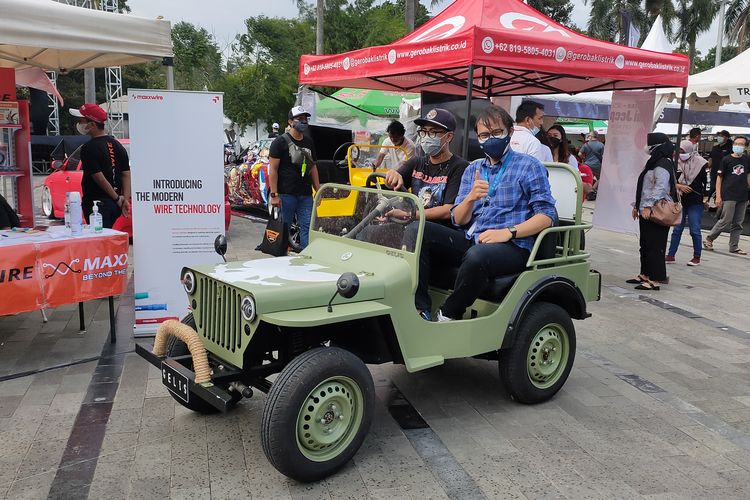 Cobain Gelis Mini Jeep