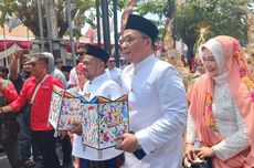 Petahana Daftar Pilkada Gresik dengan Karnaval Budaya