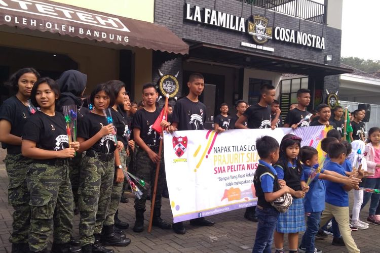 Siswa SMA Pelita Nusantara menyelesaikan long march Siliwangi dengan melakukan perjalanan dari Yogyakarta ke Bandung, menyusuri rute gerilya prajurit Siliwangi saat kembali ke Jawa Barat di masa lalu. 