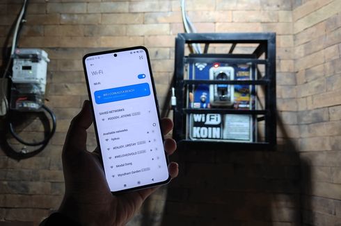 Mencoba WiFi Koin, Layanan Internet Mirip Telepon Umum Jadul di Pantai Kuta