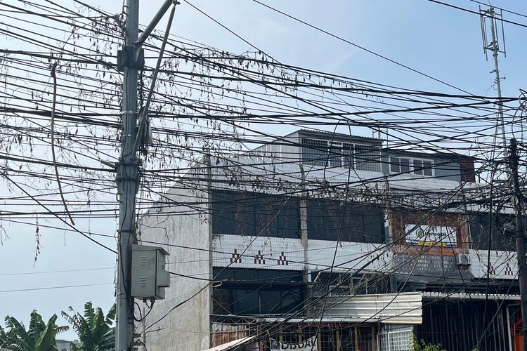 DPRD DKI Tagih Implementasi Perda Utilitas, Kabel Semrawut Dinilai Sudah Darurat