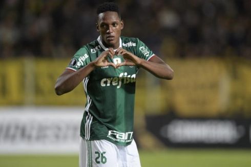 Resmi, Barcelona Kontrak Bek Palmeiras