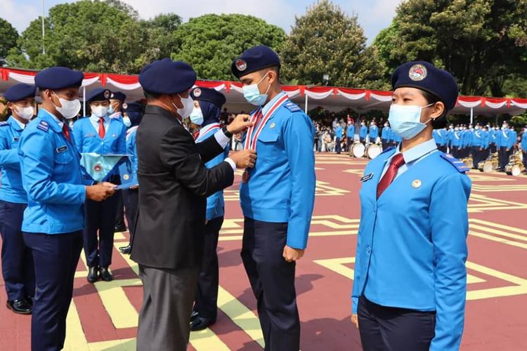 Upacara Penutupan Pendidikan Dasar Kedisiplinan dan Kepemimpinan (PDK) bagi Siswa kelas X Angkatan 32 di kampus SMA Taruna Nusantara, Sabtu 25 September 2021.