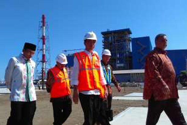 Presiden Joko Widodo meninjau lokasi proyek MPP di Jeranjang, Lombok Barat, Nusa Tenggara Barat.