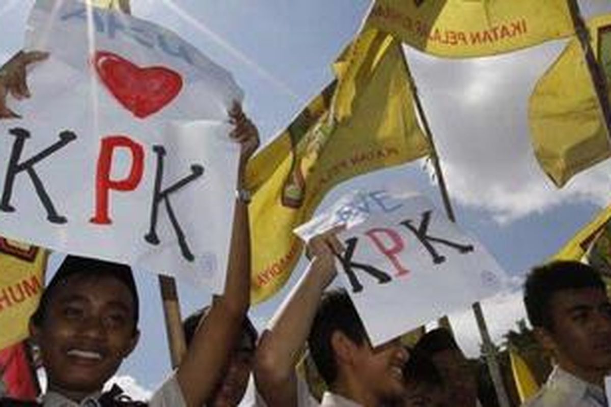 Ilustrasi. Sejumlah pelajar mengikuti aksi unjuk rasa di perempatan Pos Besar Kota Yogyakarta, DI Yogyakarta, Rabu (12/10/2011).  