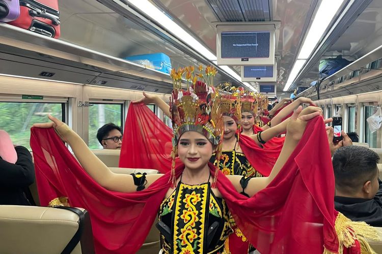 Gandrung On Train, Cara Unik Menyambut Wisatawan yang Tiba di Banyuwangi