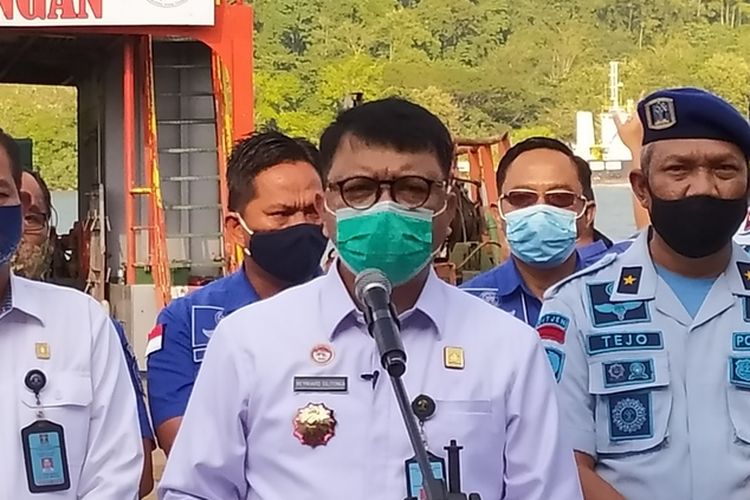 Dirjen PAS Kemenkumham, Irjen Reynhard Silitonga, menggelar konferensi pers di Dermaga Wijayapura, Kabupaten Cilacap, Jawa Tengah, Sabtu (18/7/2020).