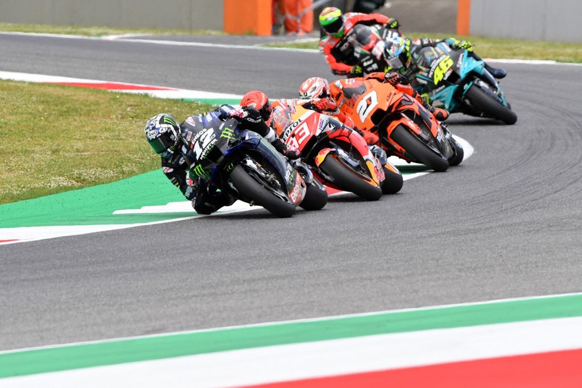 Maverick Vinales saat sesi kualifikasi pada MotoGP Italia 2021. (Photo by Tiziana FABI / AFP)