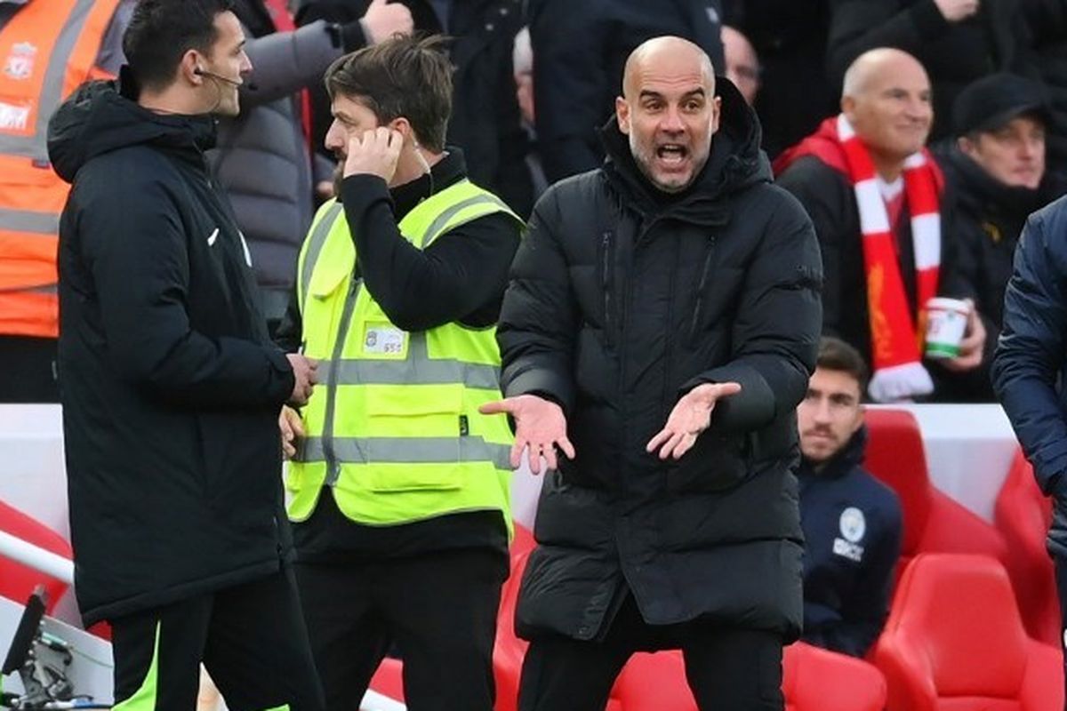 Pep Guardiola ketika mendampingi Man City bertandang ke Stadion Anfield untuk menhadapi Liverpool pada pekan ke-11 Liga Inggris, Minggu (16/10/2022) malam WIB. Laga Liverpool vs Man City berakhir 1-0 untuk kemenangan tuan rumah. Setelah laga usai, bus Man City diserang usai keluar dari Stadion Anfield.