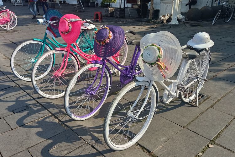 Sepeda ontel di Kota Tua