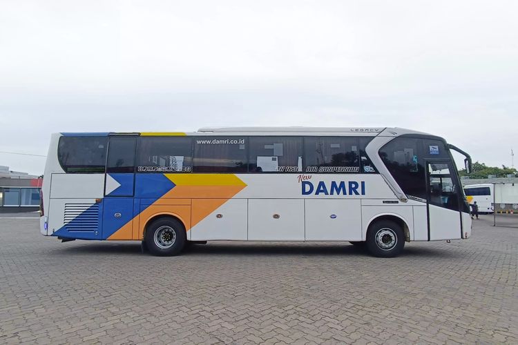 Ilustrasi bus DAMRI trayek Jakarta-Tulang Bawang Lampung