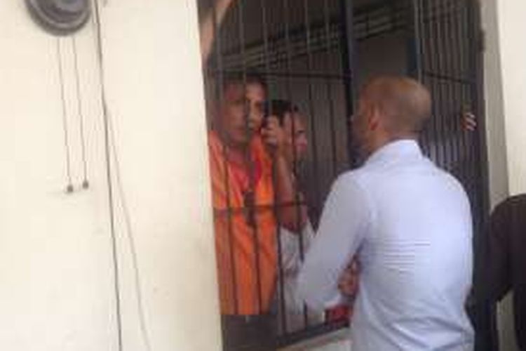 Warga negara AS Philip Russel berada di dalam tahanan Pengadilan Negeri Semarang, Rabu (20/7/2016) karena tersangkut penyelundupan sabu seberat 97 kg.