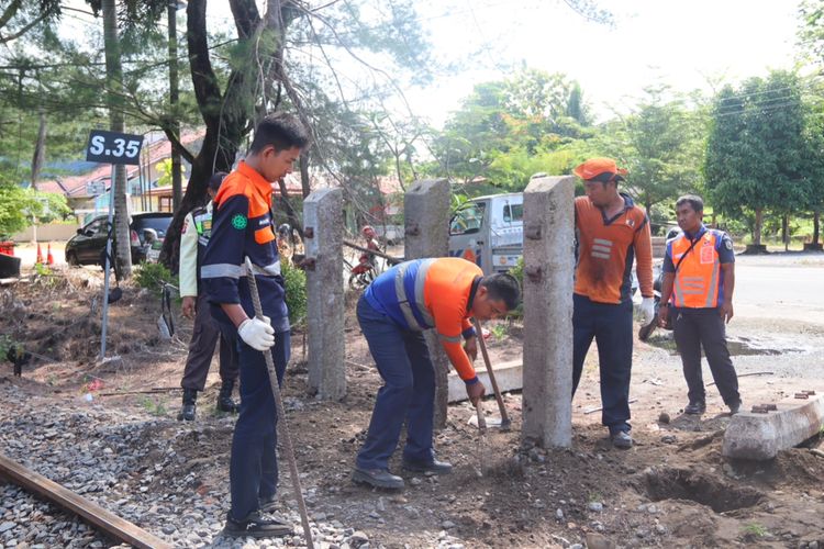 Tutup 21 Titik Pelintasan Liar, KAI Sumbar: Kereta Tak Bisa Berhenti Mendadak