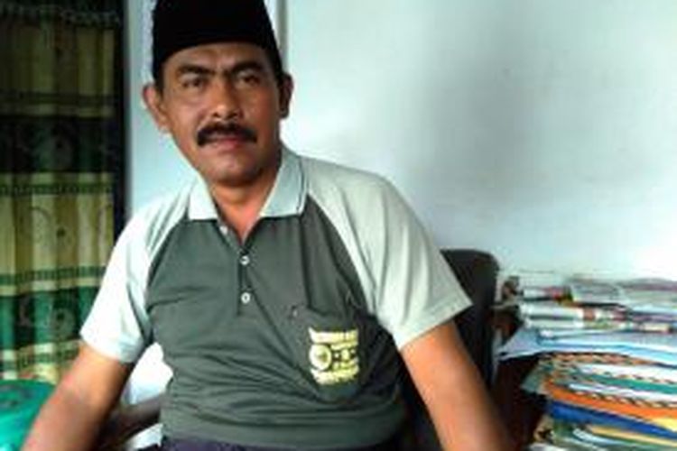 Mochammad Hafidi, seorang guru di Kabupaten Jember, Jawa Timur, yang berhasil mendirikan lembaga pendidikan gratis bagi seluruh peserta didiknya.