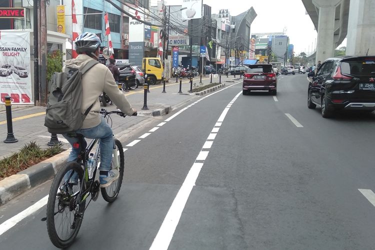 Jalur sepeda di sepanjang jalan Fatmawati, Jakarta Selatan, Kamis (10/10/2019)