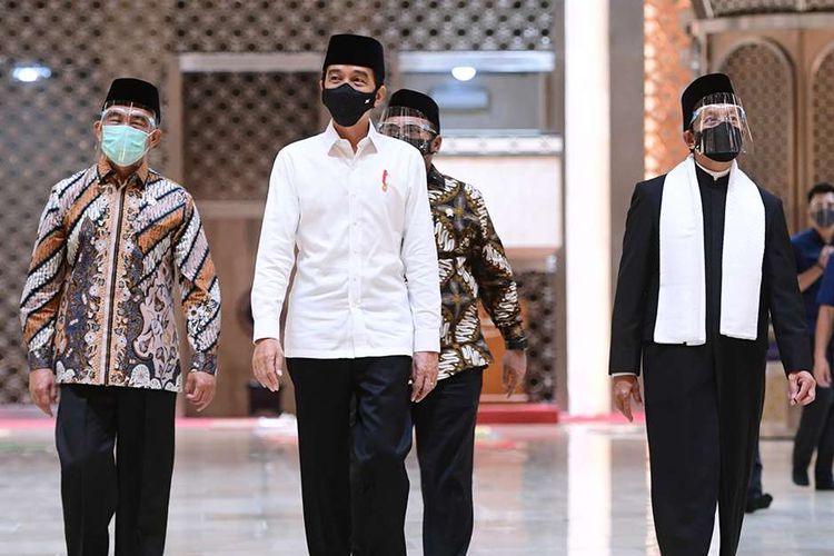 Presiden Joko Widodo meninjau Masjid Istiqlal yang telah usai direnovasi, Jakarta, Kamis (7/1/2021). Renovasi ini merupakan yang pertama sejak 42 tahun lalu, dengan menghabiskan waktu 14 bulan untuk merampungkan proses renovasi.