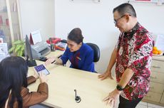 Hari Pelanggan Nasional, Direksi Bank Ina Layani Nasabah Secara Langsung