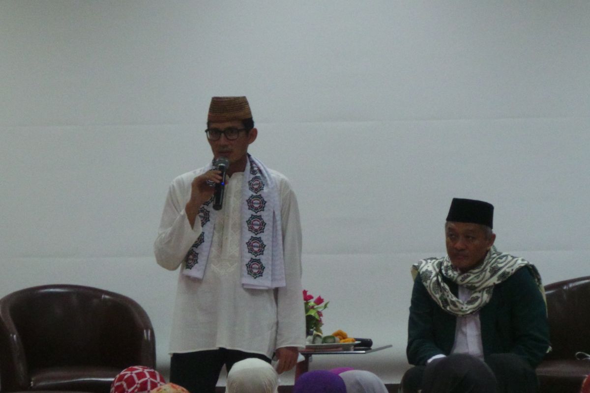 Sandiaga di hadapan ibu-ibu Majelis Taklim Qonita, di Gedung Robbani, Rawamangun, Jakarta Timur, Jumat (3/3/2017).