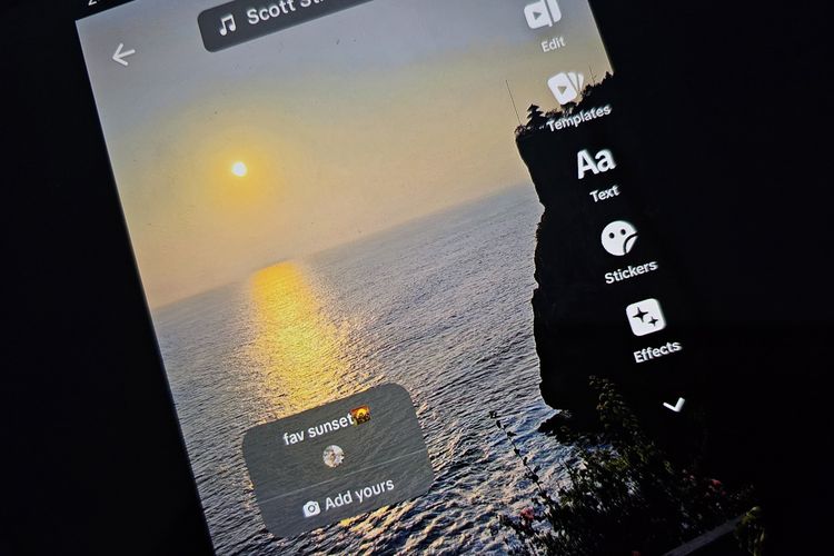 TikTok punya stiker Add yours mirip di Instagram Stories. Dengan stiker ini, pengguna TikTok bisa membuat/mengikuti challenger tertentu. Misalnya, mengunggah suasana matahari tenggelam favoritnya.