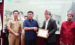Serah Terima Lisensi Arsitek, Herman Deru Harap Arsitektur Sumsel Pertahankan Kearifan Lokal