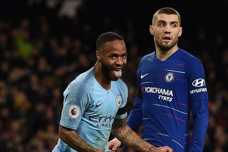 Mateo Kovacic hanya bisa kecewa seusai Rahaem Sterling mencetak gol pada pertandingan Manchester City vs Chelsea di Stadion Etihad dalam lanjutan Liga Inggris, 10 Februari 2019. 