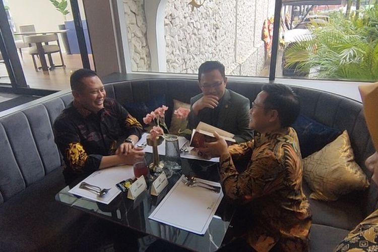 Ketua MPR RI Bambang Soesatyo bersama Wakil Ketua DPR RI Muhaimin Iskandar dan Ketua Fraksi PPP DPR RI Amir Uskara di Resto Parle, Senayan Park, Jakarta, Rabu (17/1/2024). 