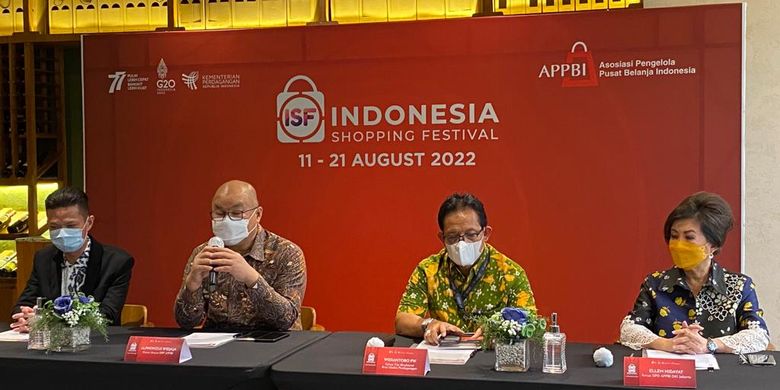 Ketua Umum DPP APPBI Alphonzus Widjaja dalam konferensi pers ISF 2022 di Jakarta, Rabu (3/8/2022). APPBI menargetkan gelaran ISF 2022 di 388 mal anggotanya untuk merayakan HUT RI ke-77 akan mencapai nilai transaksi Rp 50 triliun, untuk kegiatan antara 11-21 Agustus 2022. 