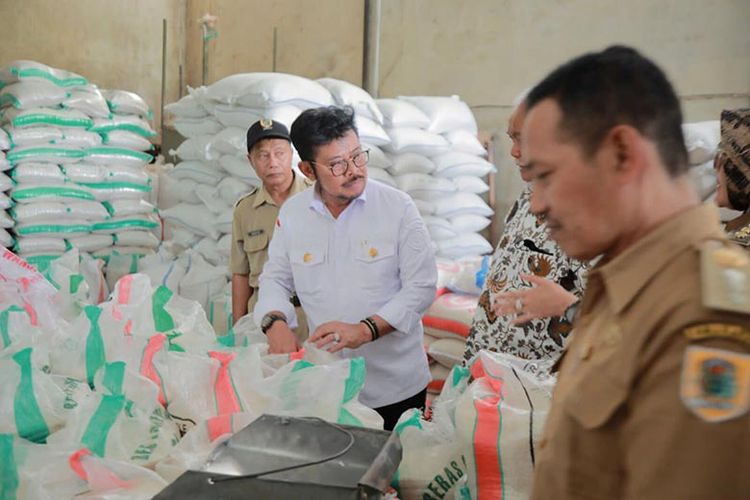 Menteri SYL mengunjungi gudang beras di Delanggu, Klaten. 

