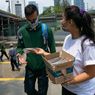 Cegah Corona, PT MRT Jakarta Bagikan Paket Masker dan Hand Sanitizer ke Penumpang
