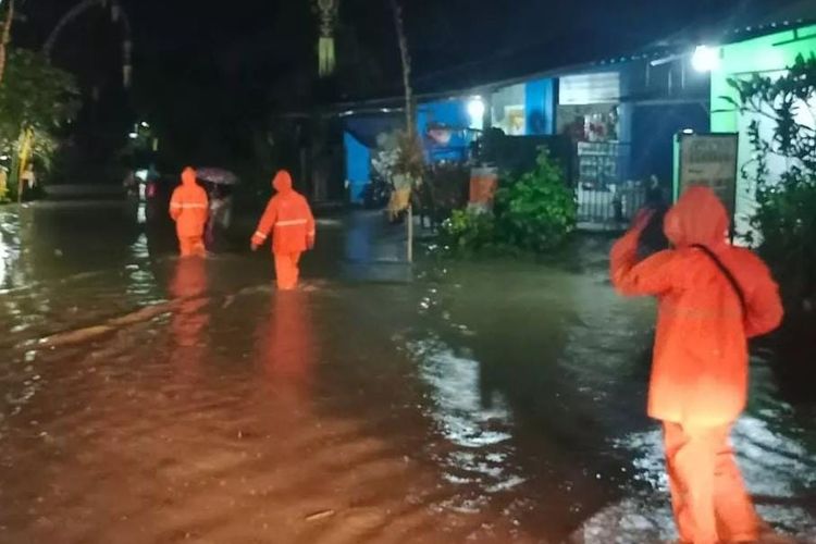 Banjir merendam rumah warga di Kabupaten Jembrana, Provinsi Bali.