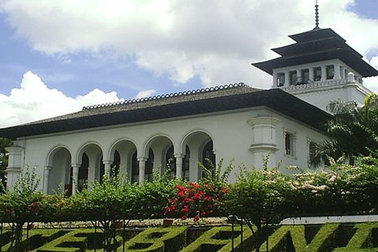 Penampakan museum gedung sate di Bandung.