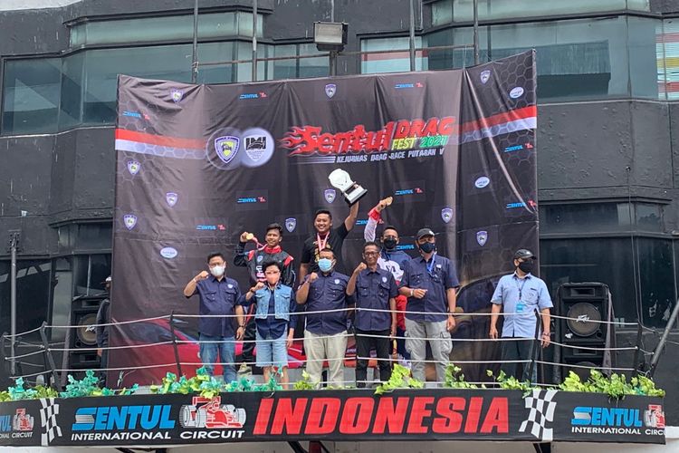 Para pemenang di Kejurnas Drag Race, Sirkuit Sentul (28/11/2021).