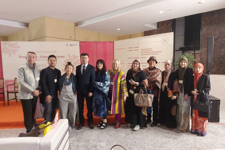 The World Crafts Council Asia Pacific Region (WCC-APR) menggelar sidang umum ke-39 Talking Sustainability, Learning from Each Other pada 16-18 Desember 2024 di Jaipur, Rajasthan, India.

