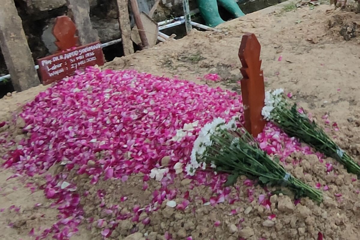 Makam Buya Syafii Maarif di Pemakaman Husnul Khotimah, Nanggulan, Kulon Progo, Daerah Istimewa Yogyakarta.