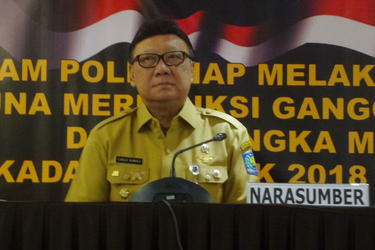 Menteri Dalam Negeri Tjahjo Kumolo saat memberi pengarahan ke Baintelkam Polri di Hotel Grandhika, Jakarta Selatan, Senin (29/1/2018).