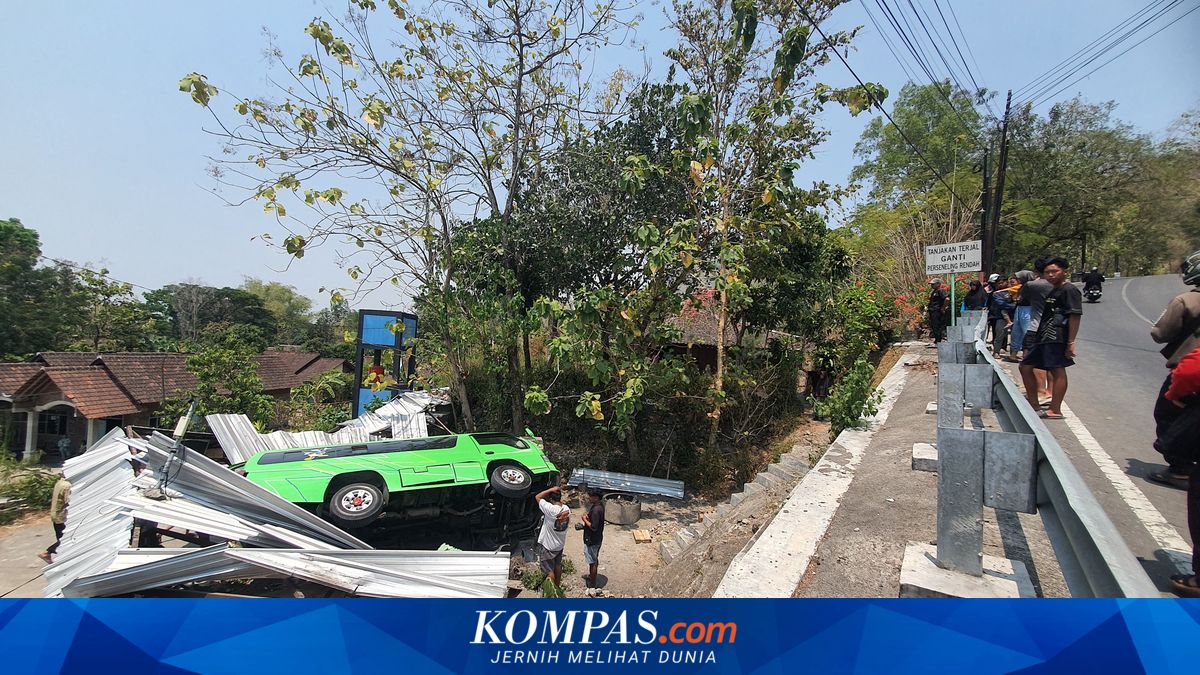 Minibus Jatuh ke Jurang dan Timpa Pasar di Gunungkidul, 1 Orang Meninggal-Belasan Luka