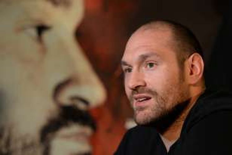 Petinju asal Inggris, Tyson Fury, menjalani jumpa persi di Manchester Arena, 27 April 2016.
