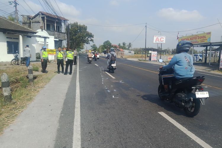 Kecelakaan Beruntun di Jalan Wates, Bus Hantam Dua Sepeda Motor dan Bus, Dua orang Tewas