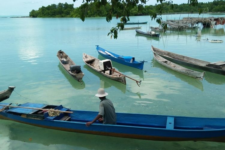 Pantai Liya Togo, di sisi selatan Pulau Wangi-Wangi, Wakatobi, Sulawesi Tenggara menjadi salah satu obyek wisata pariwisata yang dikelola masyarakat setempat.