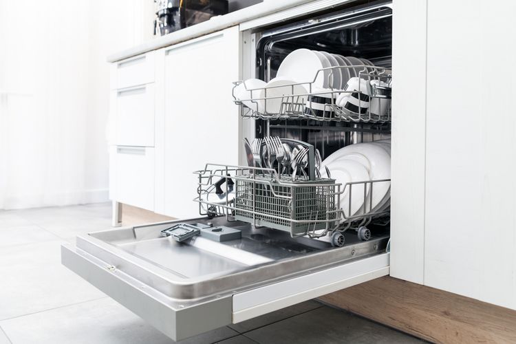 Ilustrasi mesin pencuci piring atau dishwasher.
