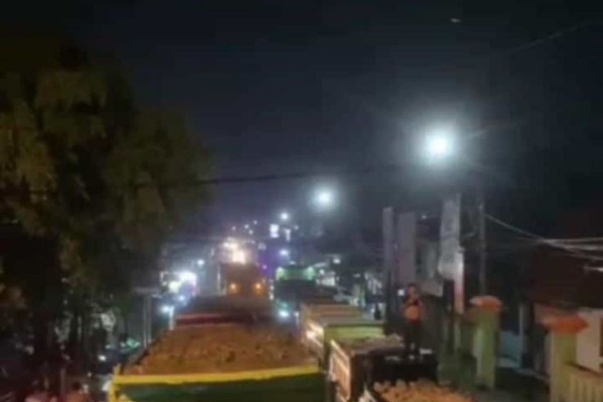 Kondisi kemacetan imbas sopir truk demo di Parung Panjang, Kabupaten Bogor, Jawa Barat, Rabu (13/3/2024).